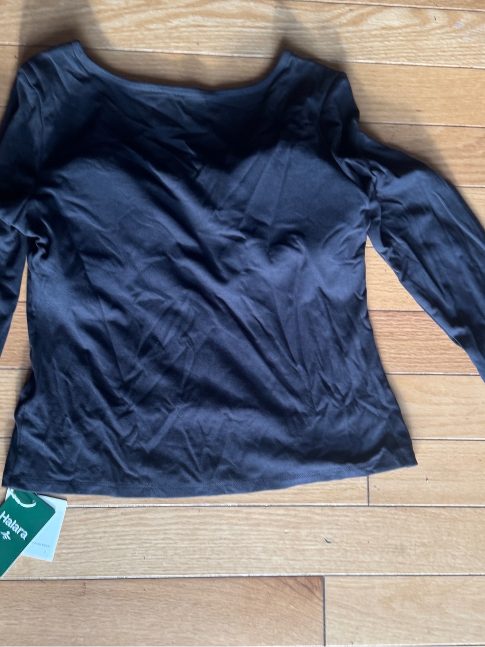 NWT Halara Long Sleeve Built In Bra Top Padded Scoop Neck Shirt Black
Tee